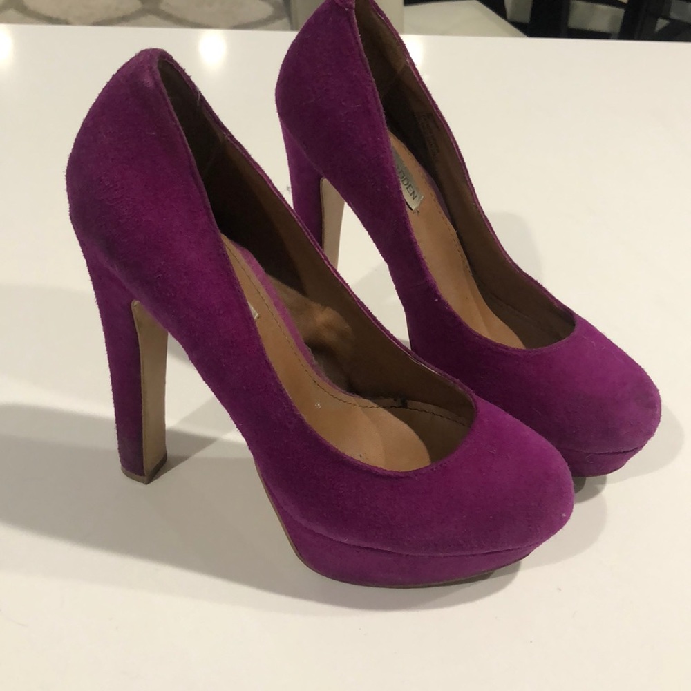 Steve Madden suede pumps